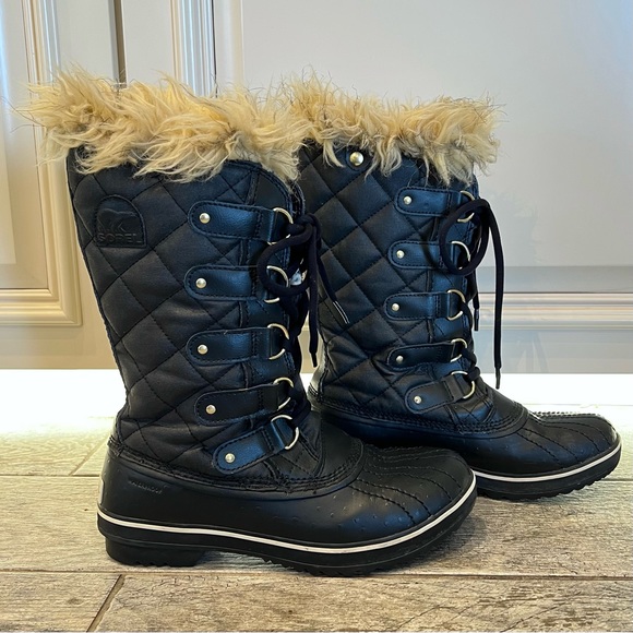 Sorel Shoes - Sorel Tofino Black Faux Fur lined Women’s Waterproof Boots